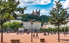 30M² De Bonheur Au Coeur De Lyon, Dans Les Nuages.